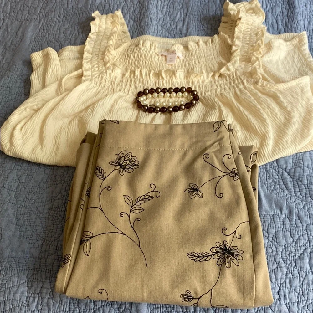 Lauren Conrad Cream Sleeveless Top and Tan Stitched Floral Pants Set - Picture 4 of 7